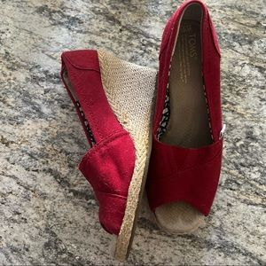 NWOT Red Toms wedges